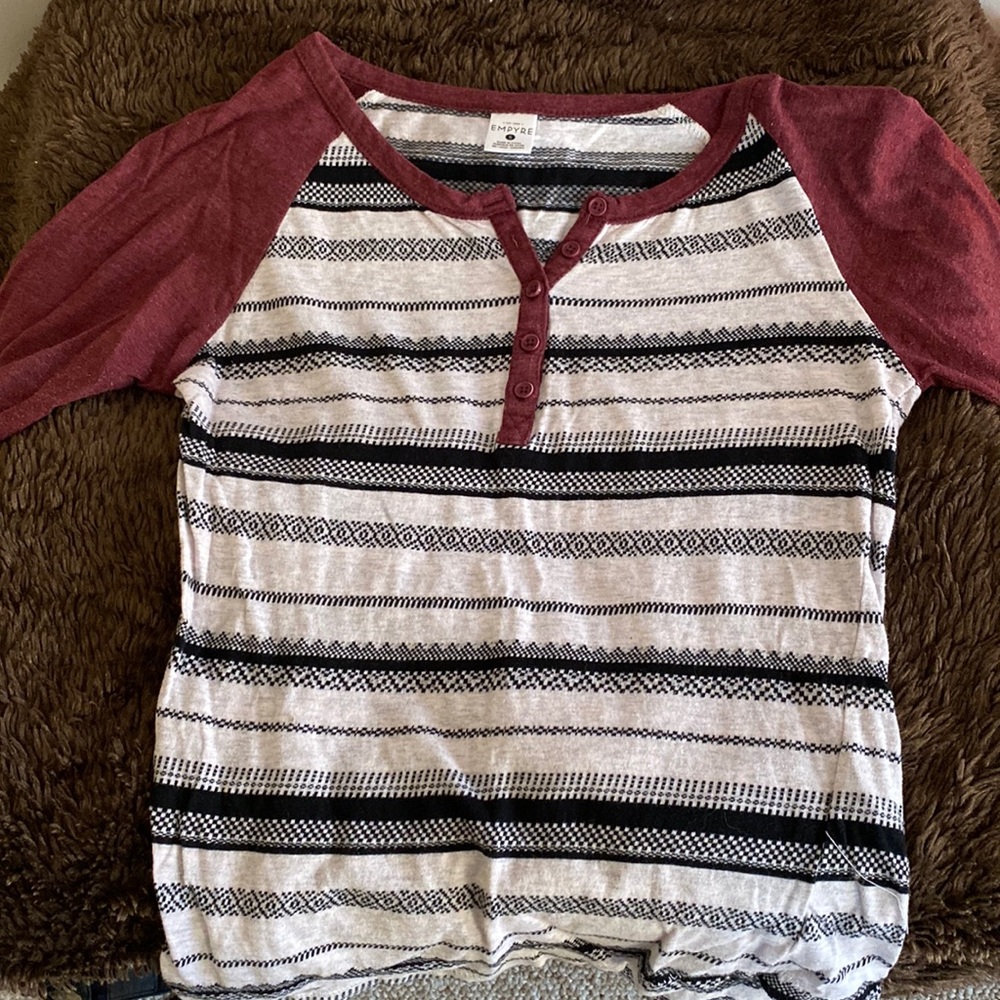 Empyre 3/4 sleeve shirt. Lightly worn in good condition. No stains. Size small